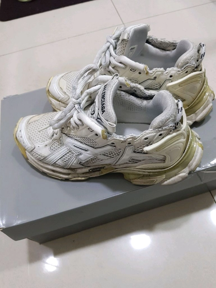 발렌시아가 뉴러너 스니커즈 화이트 이미지