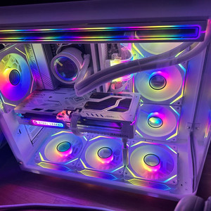 라이젠 7800X3D + RX 9060XT 화이트 감성 끝판왕 게이밍 PC 팝니다. 이미지