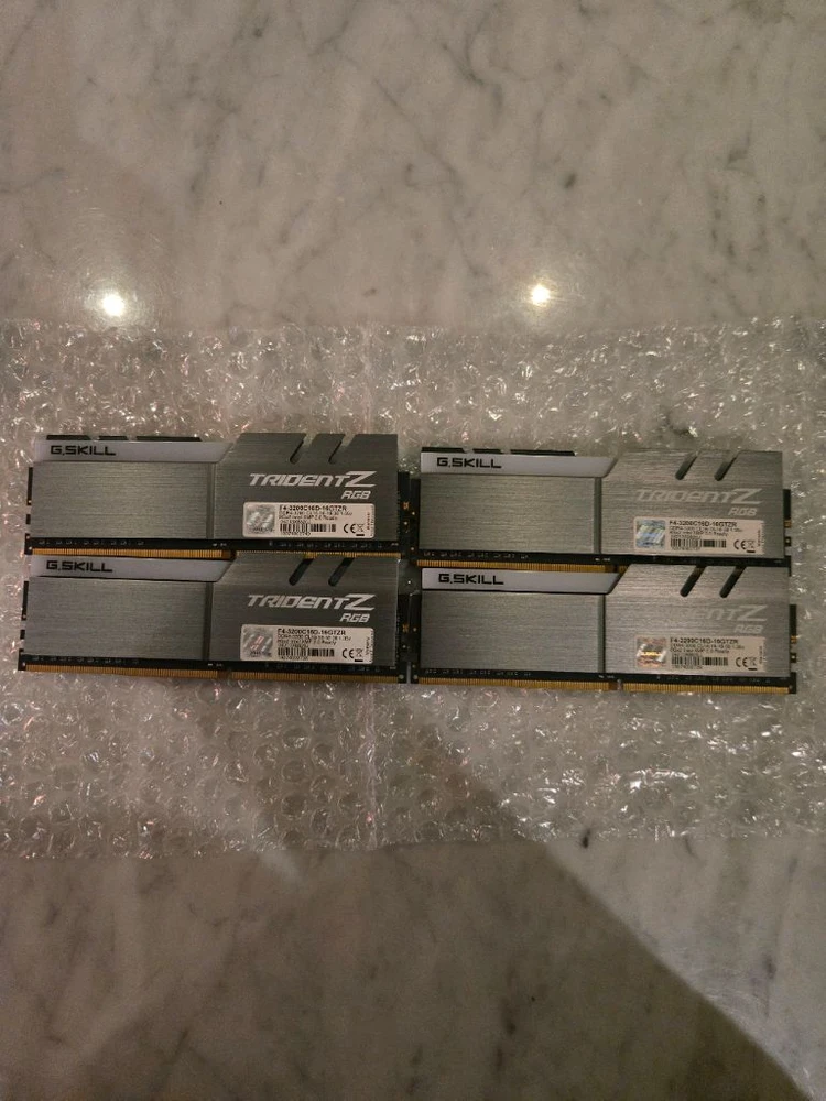 지스킬 트라이던트Z RGB DDR4 8GB 메모리 4개 세트 이미지