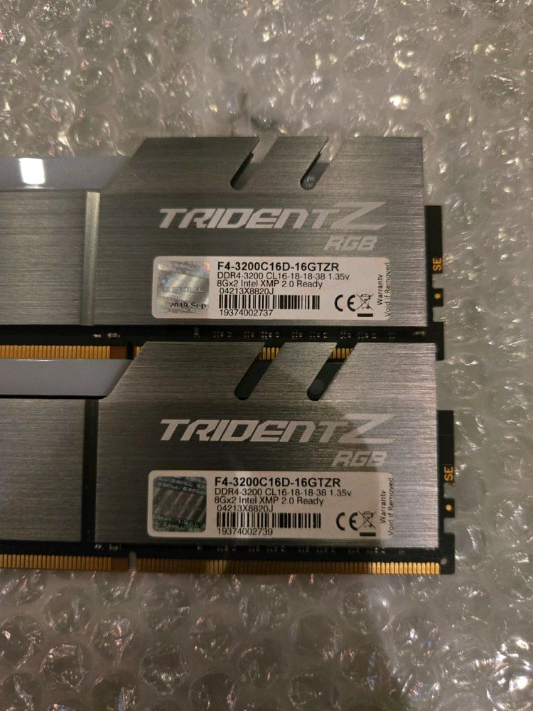 지스킬 트라이던트Z RGB DDR4 8GB 메모리 4개 세트 이미지