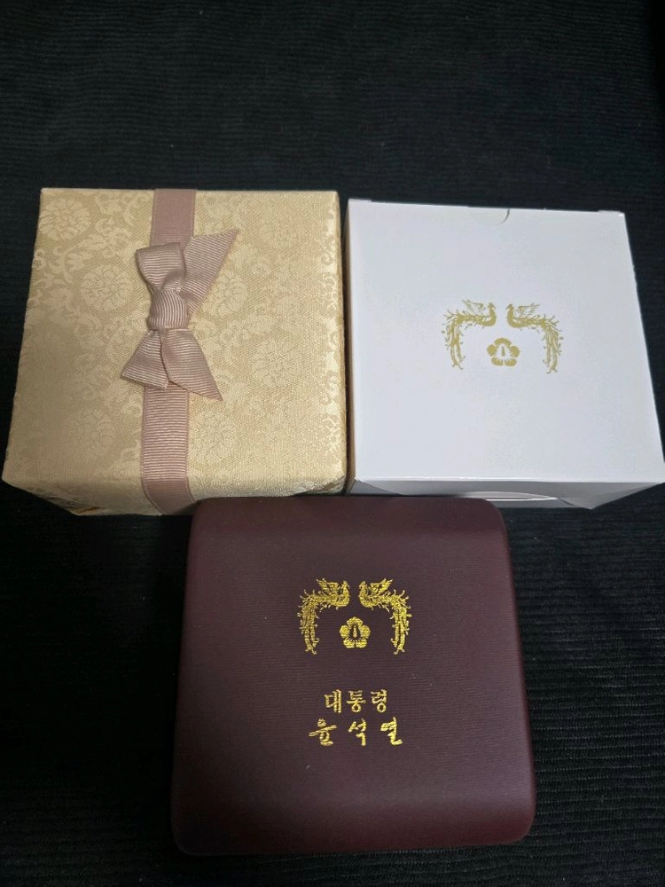 윤석열 대통령 시계 금장시계 여성용 미개봉 이미지