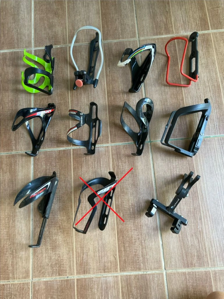 자전거용 물통케이지 카본케이지 물병거치대. 필요하시면 볼트도 챙겨드립니다. 이미지