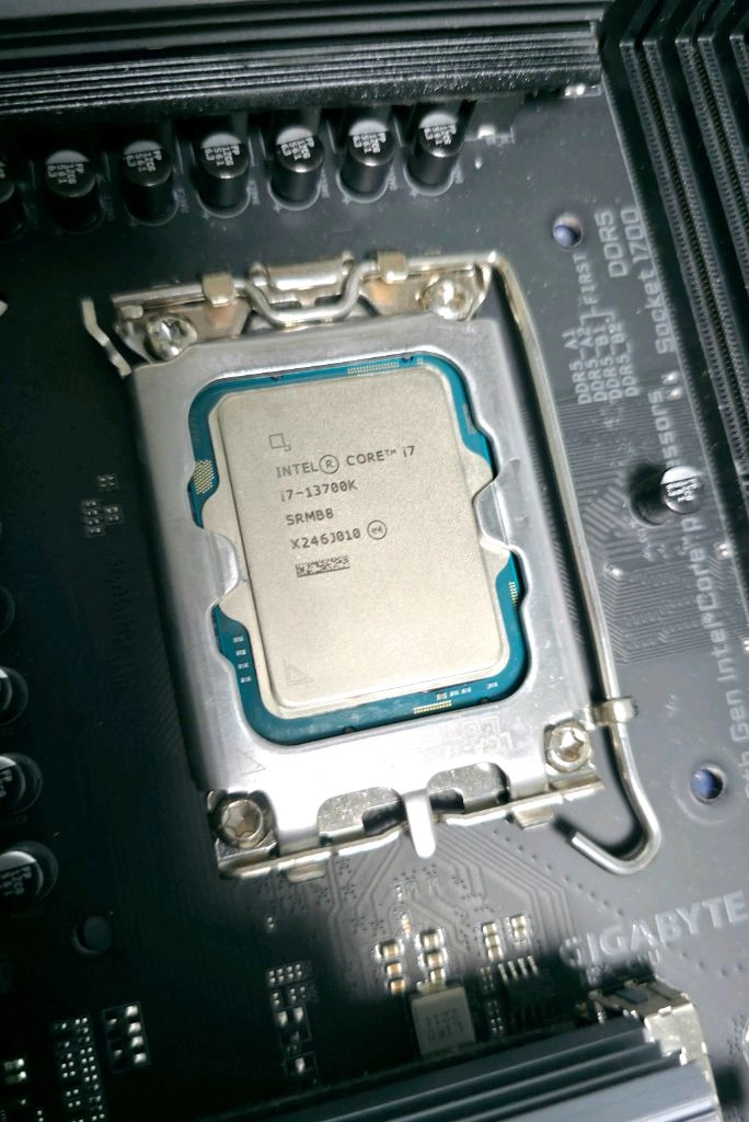 인텔 i7 13700k + 기가바이트 Z790 AORUS ELITE 어로스 엘리트 이미지