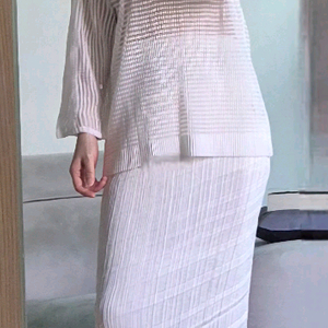 이세이미야케 ISSEYMIYAKE 플리츠 투웨이 하이넥 셔츠 이미지