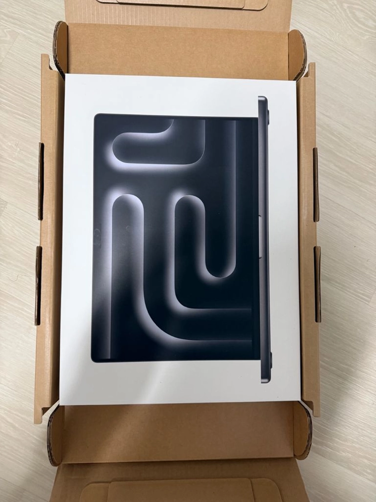 노트북 M3 Pro 16인치 이미지