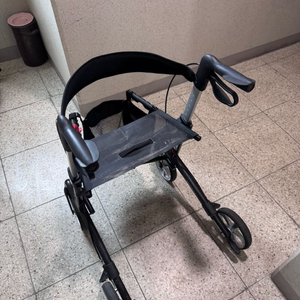 애슬론 보행기 블랙 어르신 보행기 이미지