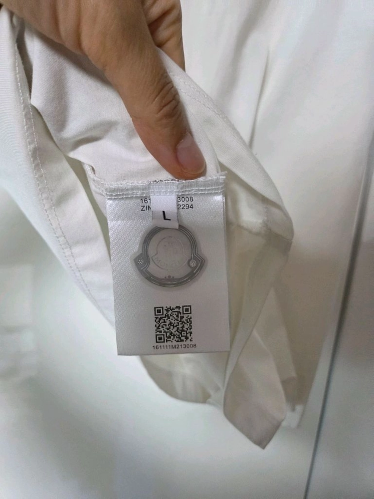 정품 몽클레어 여성 로고 자수 반팔티 이미지