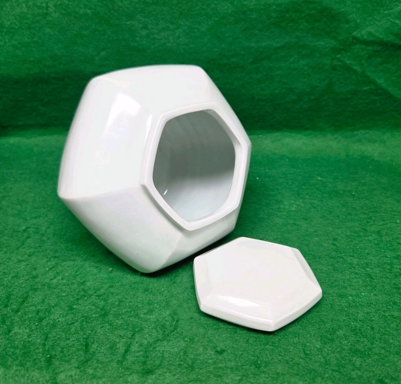 *이기조백자 각면 합[[육각 유개호(항아리)]][[높이:16cm]] 이미지