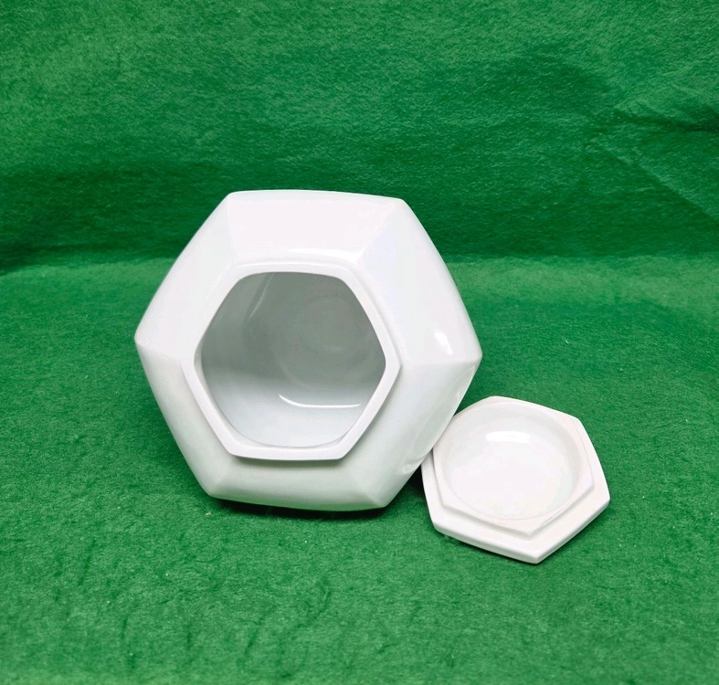 *이기조백자 각면 합[[육각 유개호(항아리)]][[높이:16cm]] 이미지