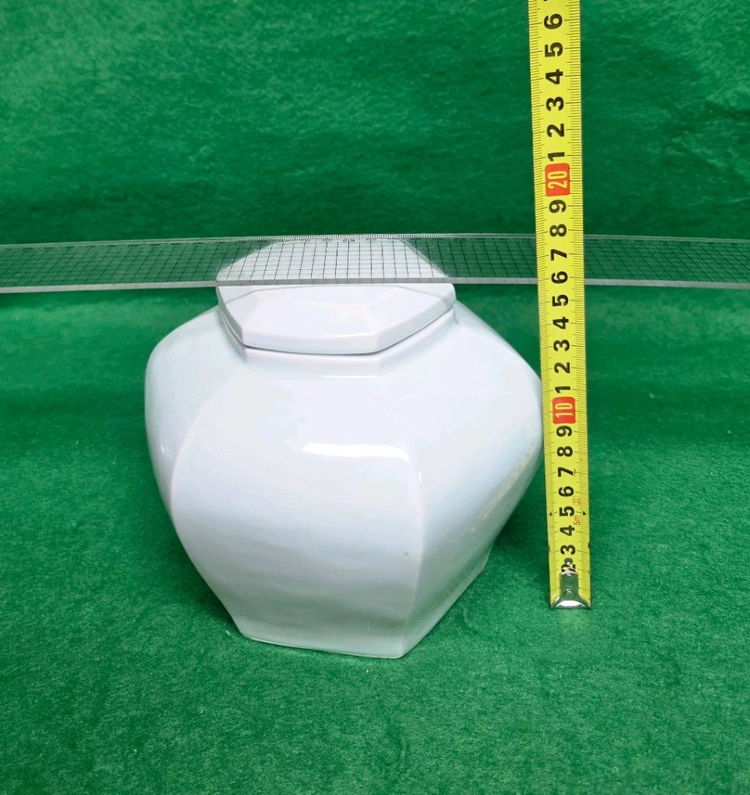 *이기조백자 각면 합[[육각 유개호(항아리)]][[높이:16cm]] 이미지