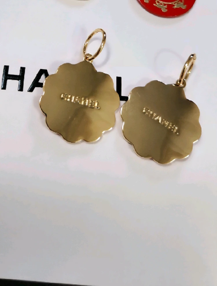 샤넬 한정판 핑크 진주 까멜리아 참 이미지
