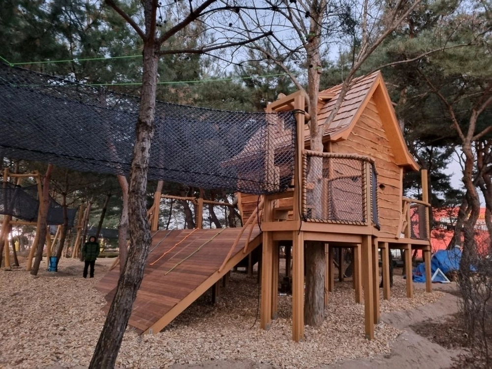 전시용으로 사용한 트리하우스 팝니다 이미지