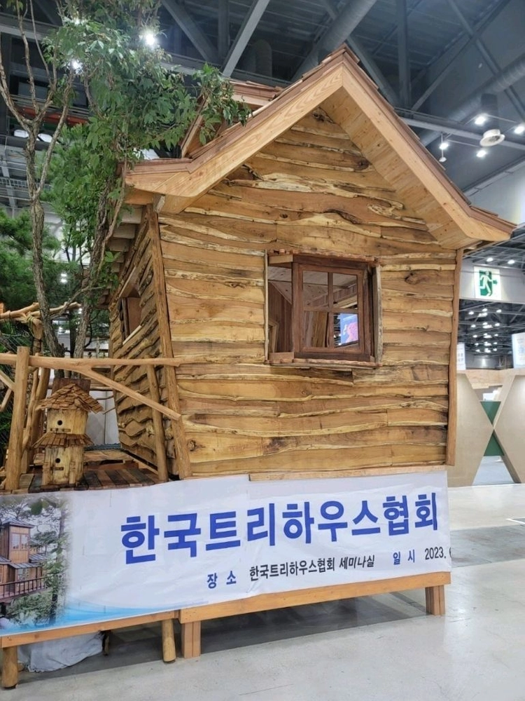 전시용으로 사용한 트리하우스 팝니다 이미지