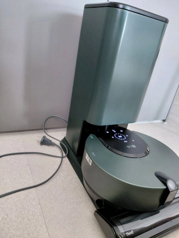 LG 코드제로 R9 로봇청소기 + 충전대 + 먼지봉투2개 이미지