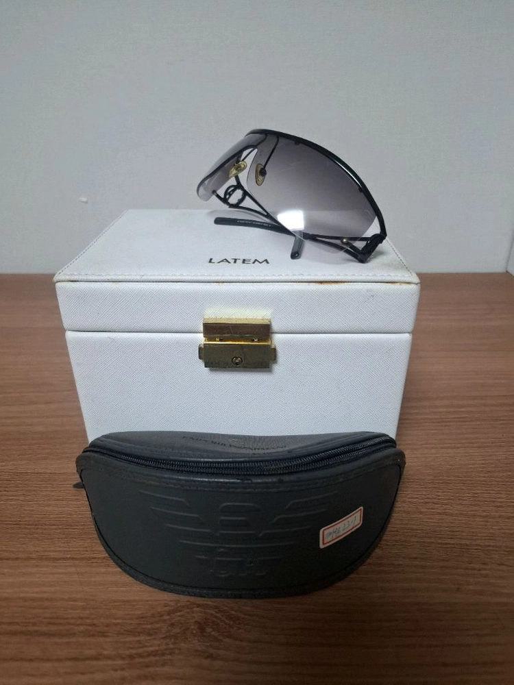 엠포리오 아르마니 선글라스 이미지