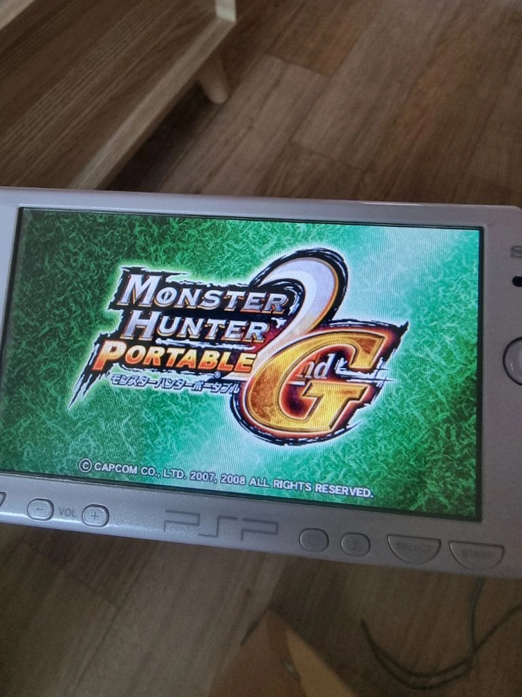 소니 플레이스테이션 포터블 정발 PSP-2005 라벤더 퍼플 이미지