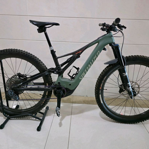 Specialized turbo levo carbon 산악전기자전거 이미지