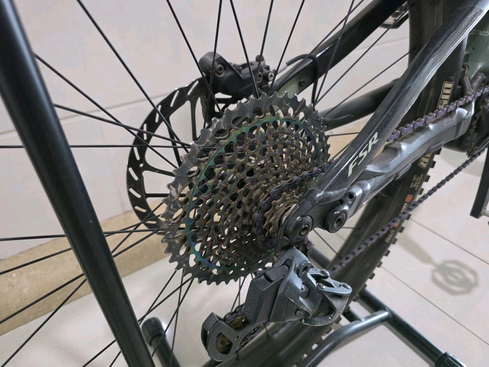 Specialized turbo levo carbon 산악전기자전거 이미지