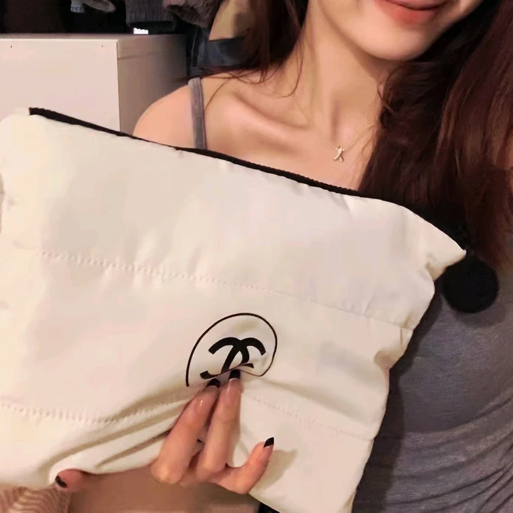 새상품 패딩 파우치 클러치백 데일리백 < 아이보리 > 이미지
