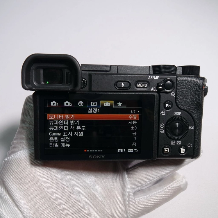 소니 알파 a6400 (컷수: 608) + 16-50 번들렌즈 풀박스 이미지