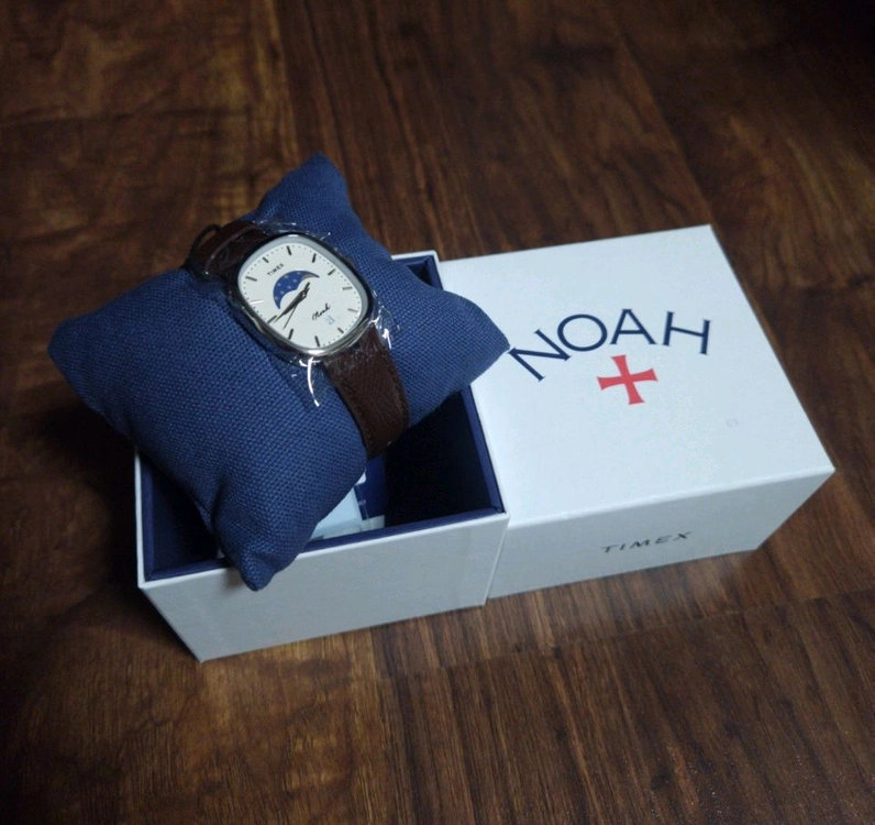 Noah x TIMEX 노아 타이맥스 오발 문페이즈 워치 브라운 시계 이미지