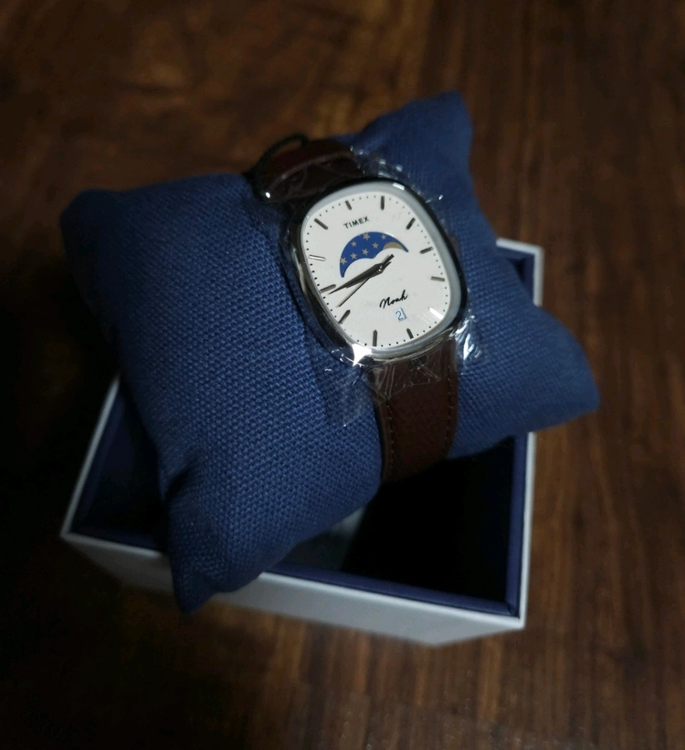 Noah x TIMEX 노아 타이맥스 오발 문페이즈 워치 브라운 시계 이미지
