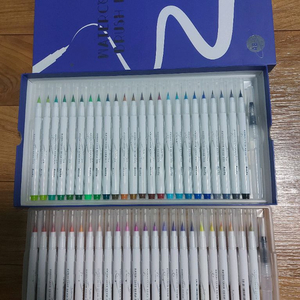 수채화 브러시 펜 이미지