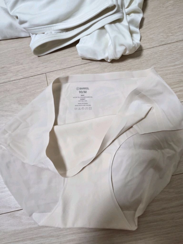 서피 셔링 수영복 상하의 화이트 이미지