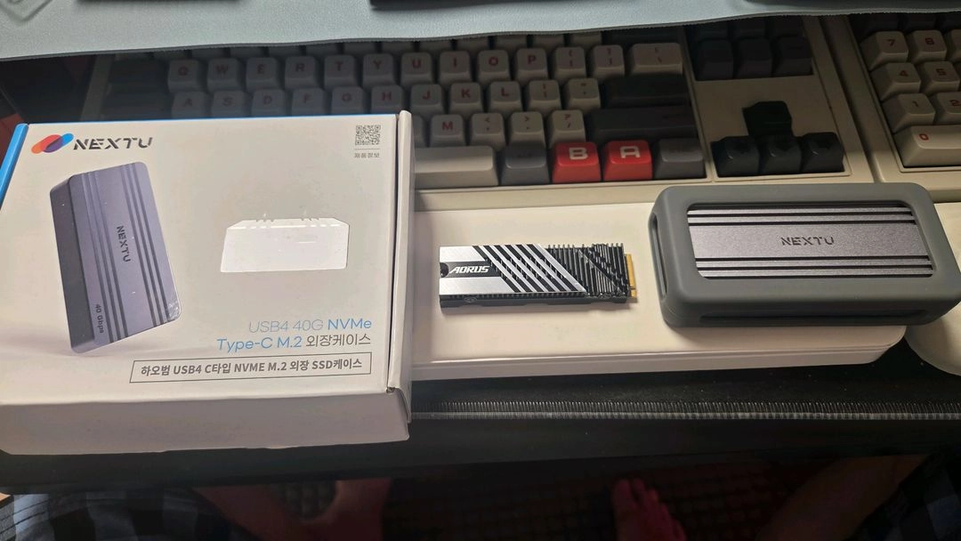 Gigabyte AORUS Gen4 7300 SSD 2TB PCIe 4.0 NVMe M.2 내장 SSD 이미지