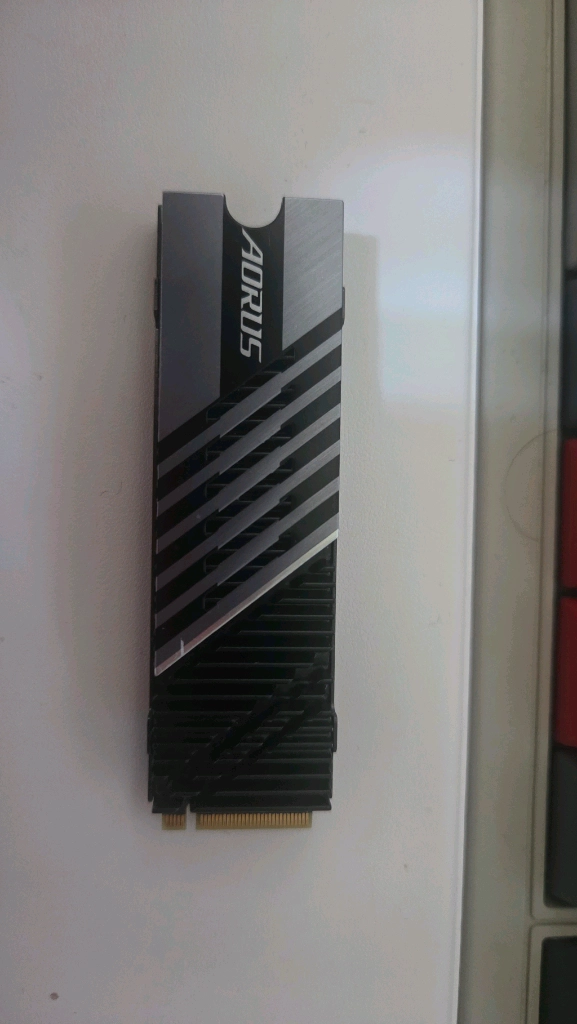 Gigabyte AORUS Gen4 7300 SSD 2TB PCIe 4.0 NVMe M.2 내장 SSD 이미지