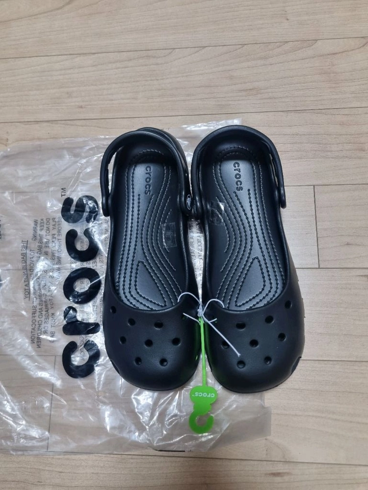 크록스 발레 블랙 250 이미지