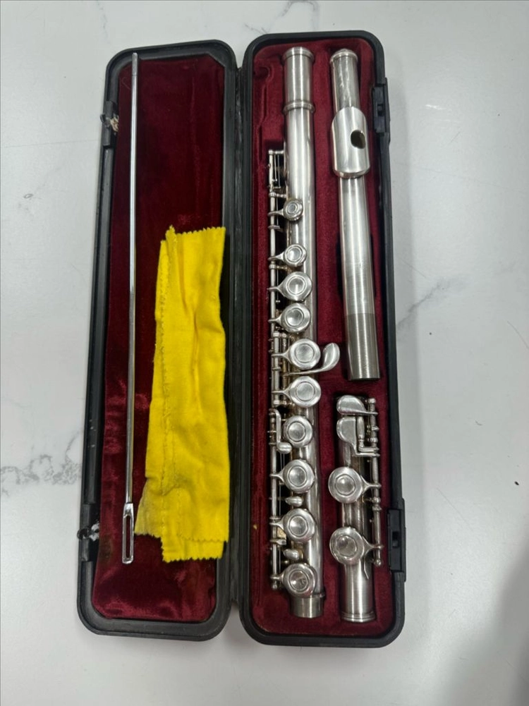 야마하 일본산 플루트 F100SII 연습용 악기 판매합니다 상품 정보 • 브랜드/모델명: 야마하 (YAMAHA) 이미지