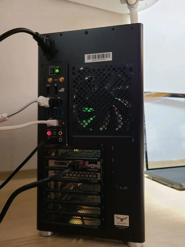 인텔 i7-8700K 중고조립 게이밍 컴퓨터 본체 이미지