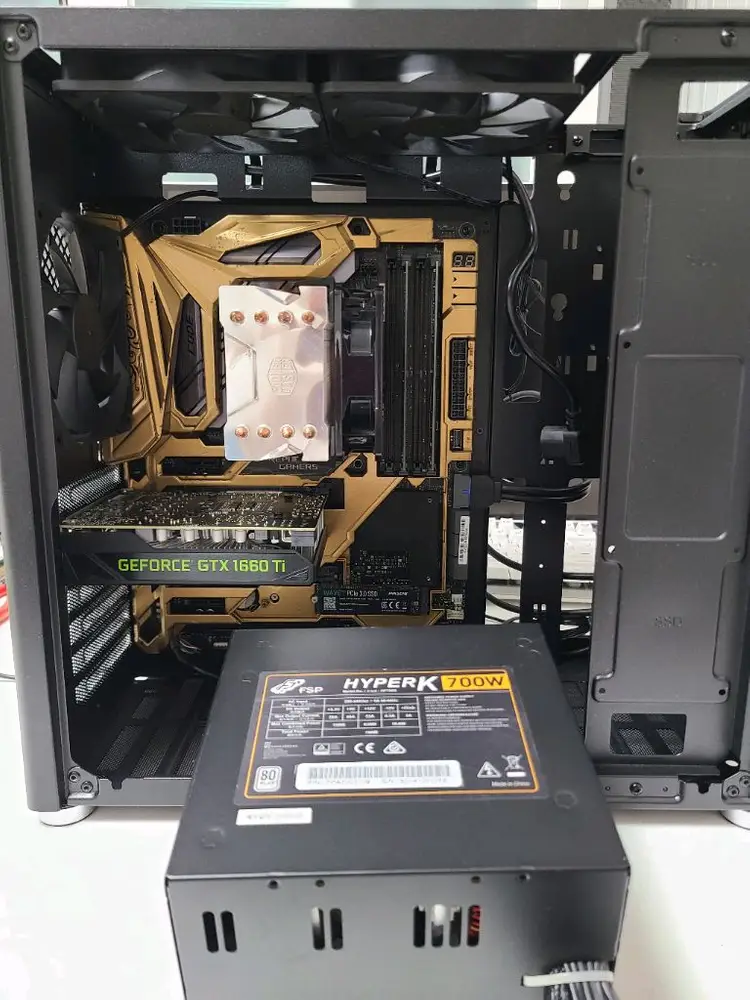 인텔 i7-8700K 중고조립 게이밍 컴퓨터 본체 이미지