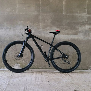 풀카본 MTB 자전거 이미지