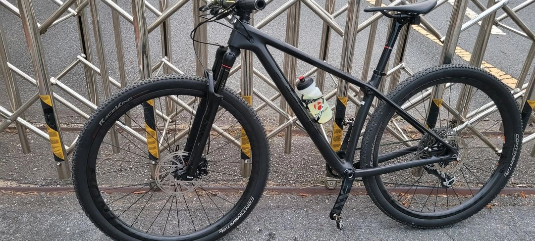 풀카본 MTB 자전거 이미지