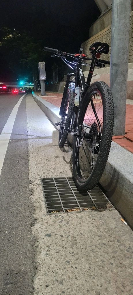 풀카본 MTB 자전거 이미지