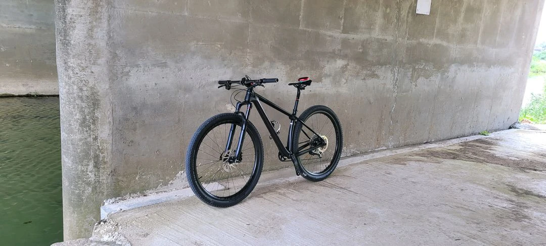 풀카본 MTB 자전거 이미지