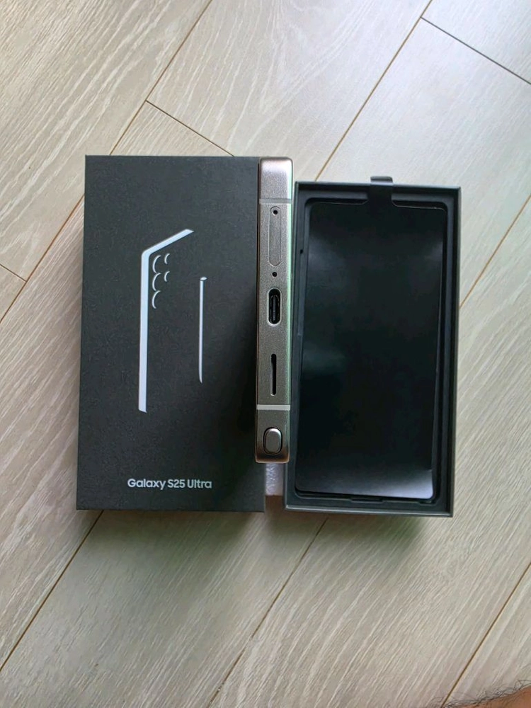 갤럭시s25울트라 256G 티타늄 그레이 박풀 이미지
