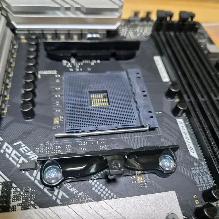 ASUS ROG STRIX B550-A GAMING 메인보드 이미지