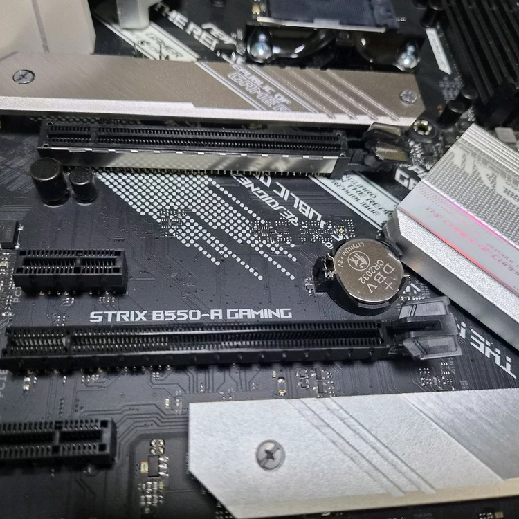 ASUS ROG STRIX B550-A GAMING 메인보드 이미지