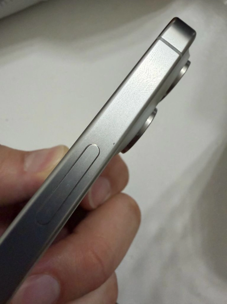 아이폰15프로 256GB 화이트 티타늄 이미지