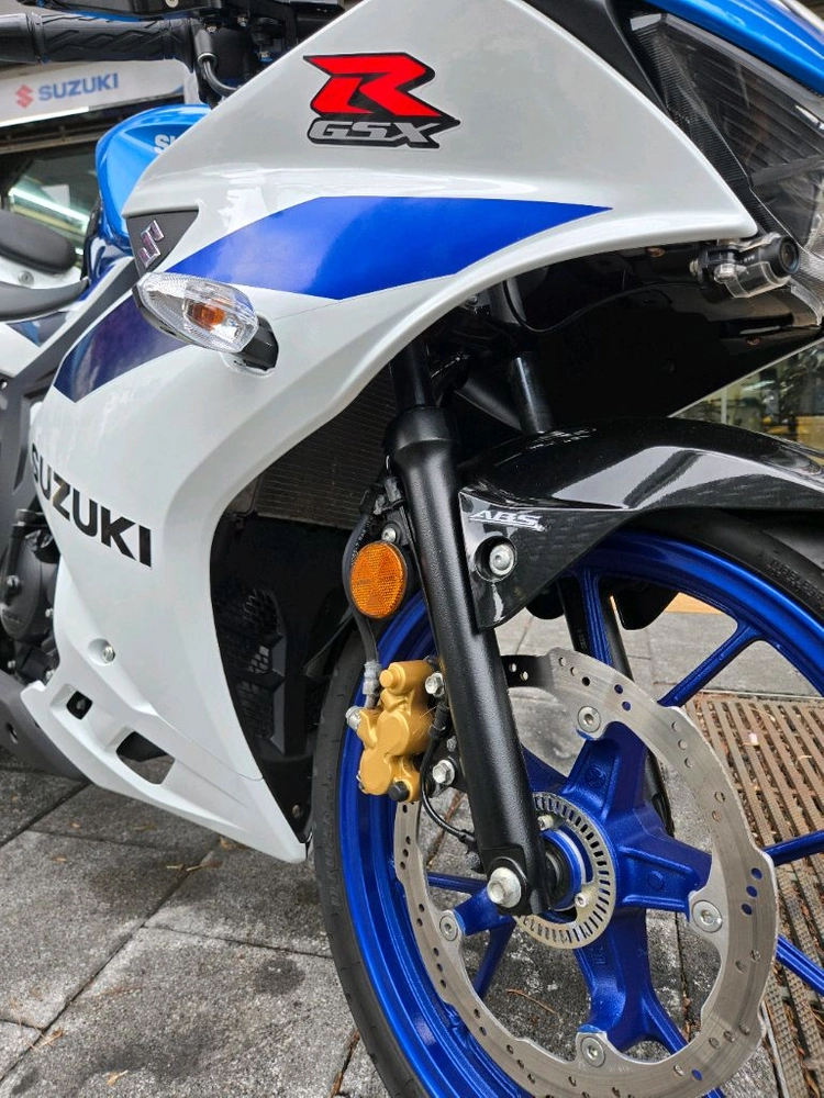 스즈키 GSX R125 25년식 화이트 중고 판매 이미지
