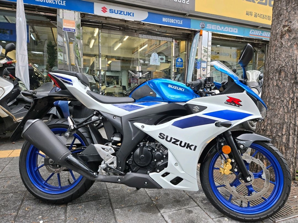 스즈키 GSX R125 25년식 화이트 중고 판매 이미지
