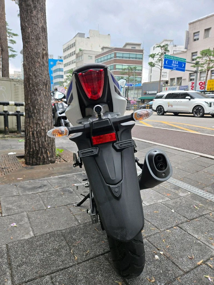 스즈키 GSX R125 25년식 화이트 중고 판매 이미지