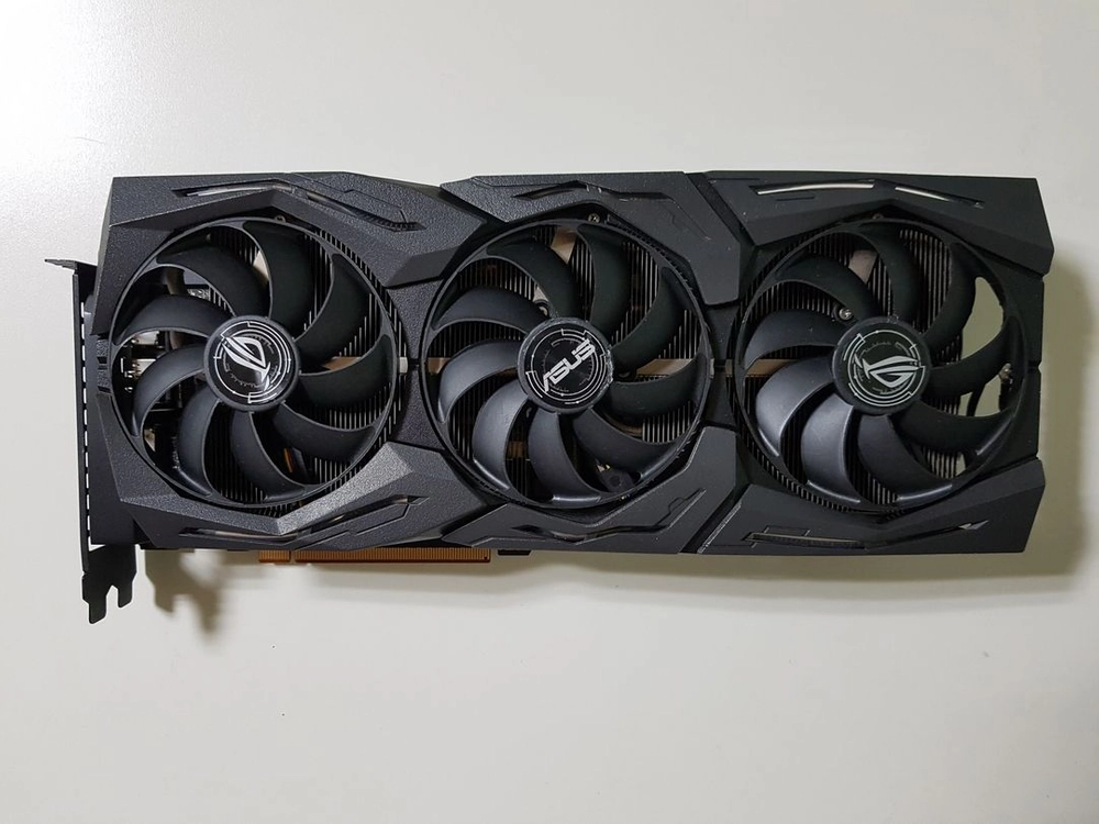 ASUS RX5700XT 스트릭스 이미지