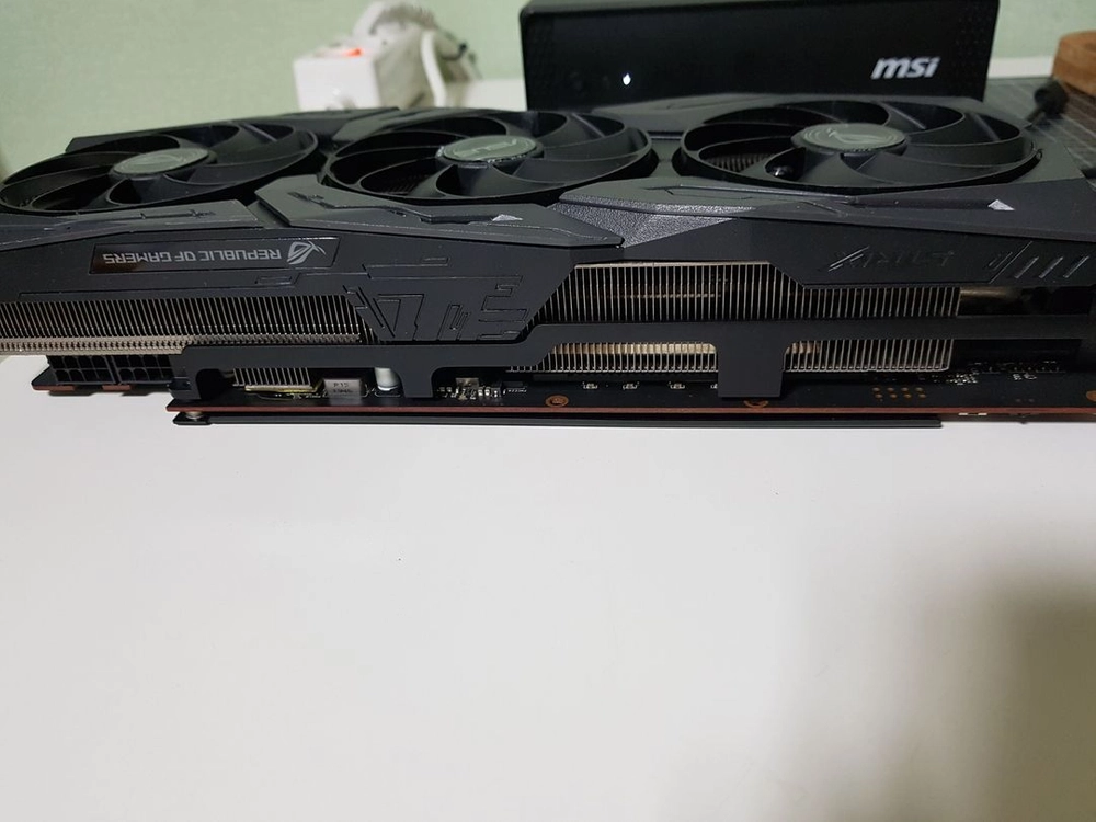 ASUS RX5700XT 스트릭스 이미지