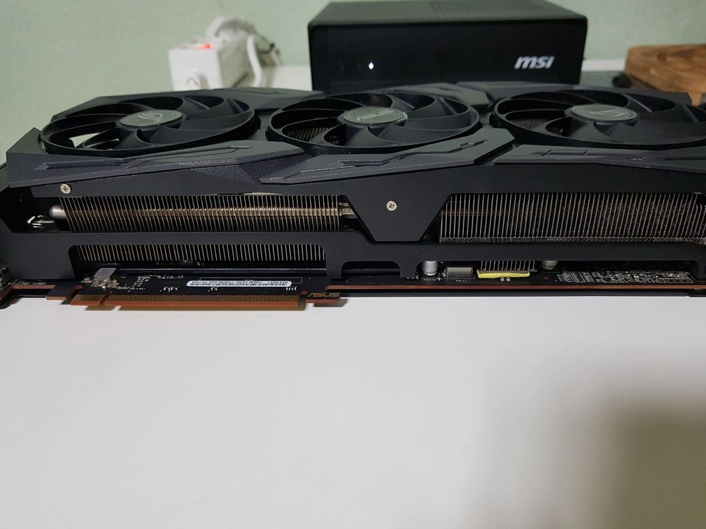 ASUS RX5700XT 스트릭스 이미지