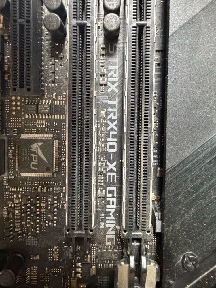 CPU AMD Ryzen 3960X + 메인보드 아수스 strix trx40-xe gaming 이미지