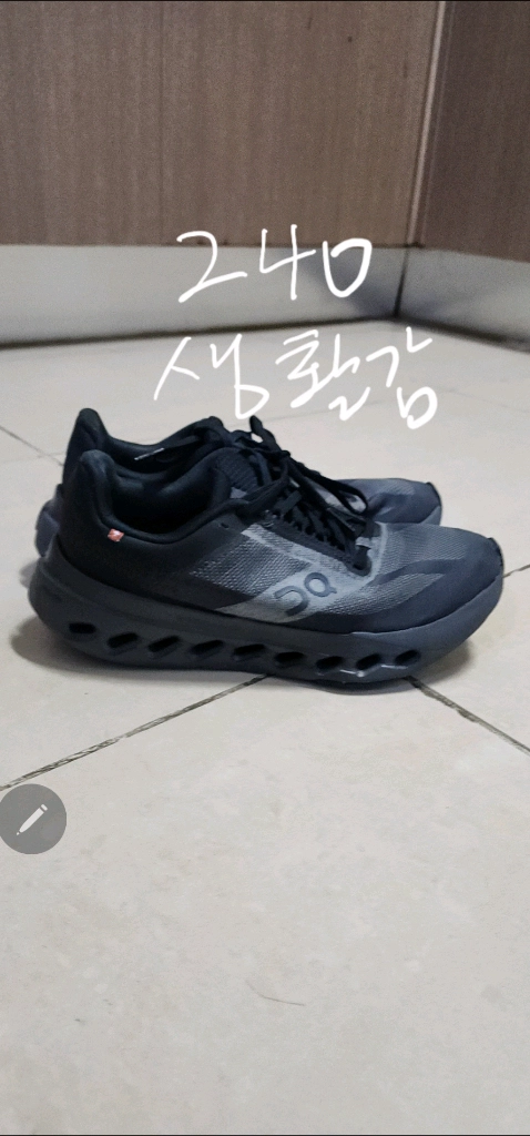 온 러닝 여성 클라우드 슈즈 240 이미지